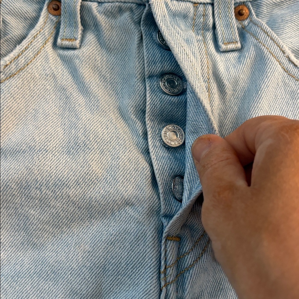 LEVI’S 501 light wash denim shorts size 24 blue raw hem button fly high rise - Picture 4 of 9